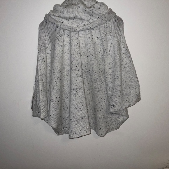 a.n.a. Cable‑Knit Poncho Sweater – Size XL, Frost Donegal (New with Tags) - Picture 3 of 5